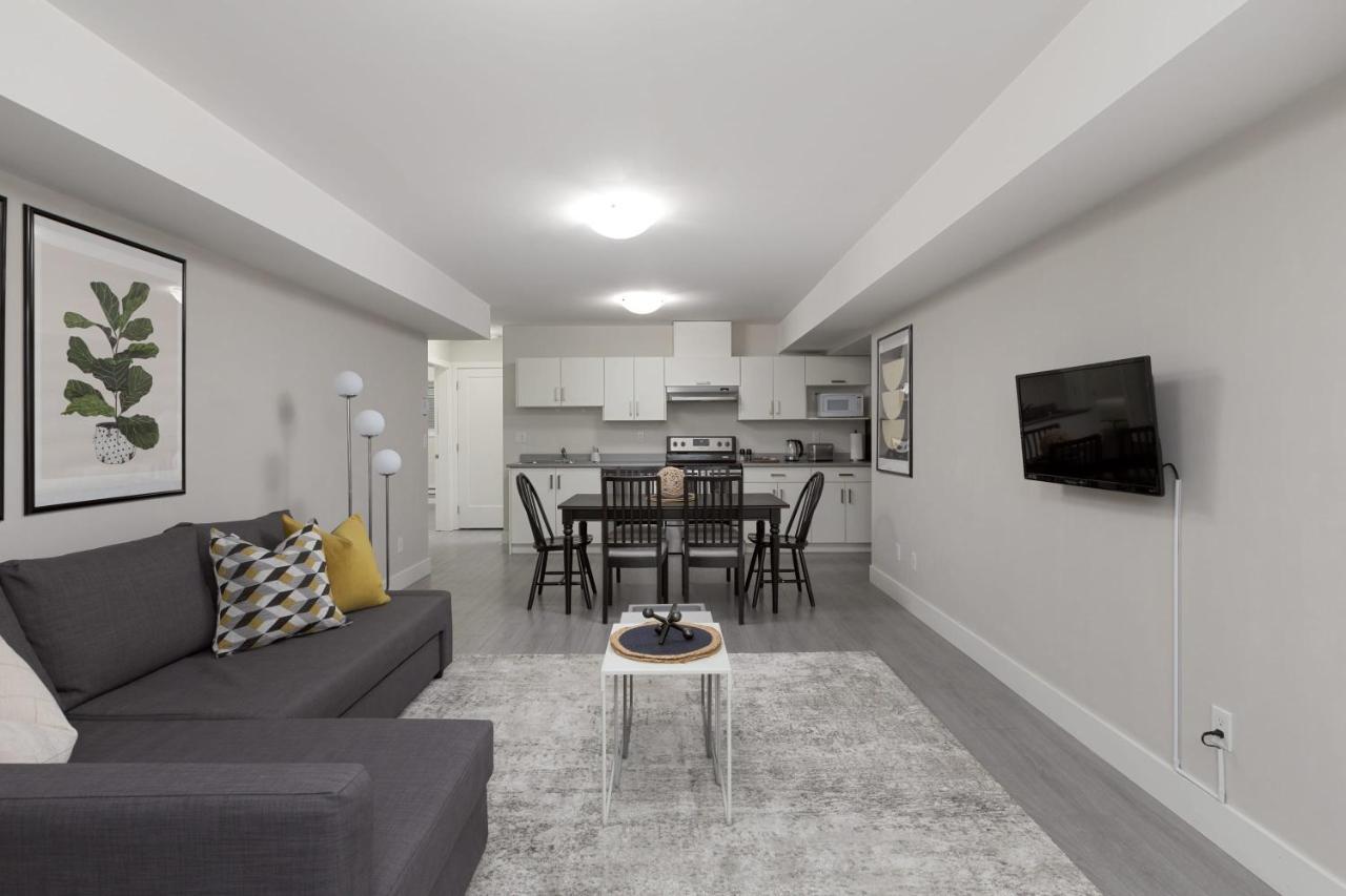 Tastefully Furnished And Newly Updated 2 Bd Central Lynn Valley North Vancouver Villa ภายนอก รูปภาพ