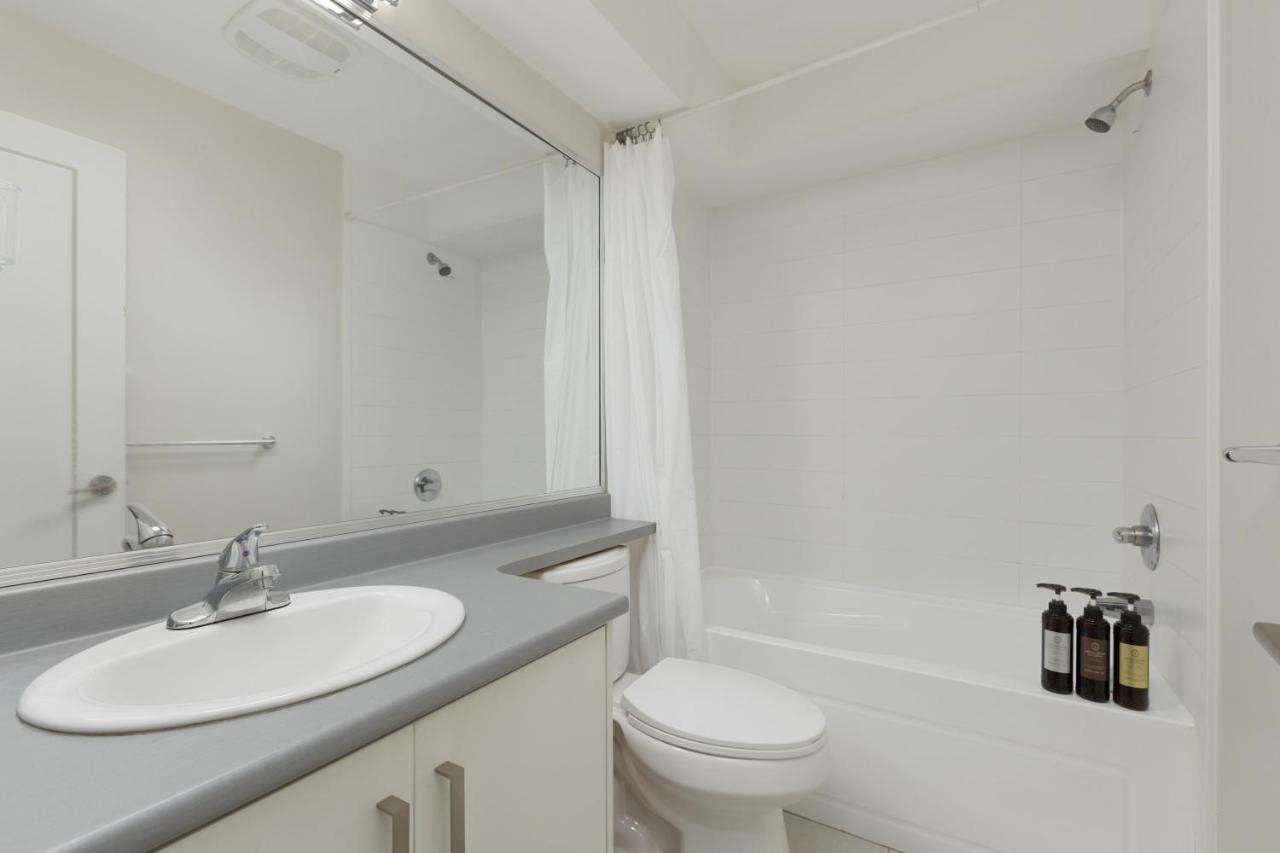 Tastefully Furnished And Newly Updated 2 Bd Central Lynn Valley North Vancouver Villa ภายนอก รูปภาพ